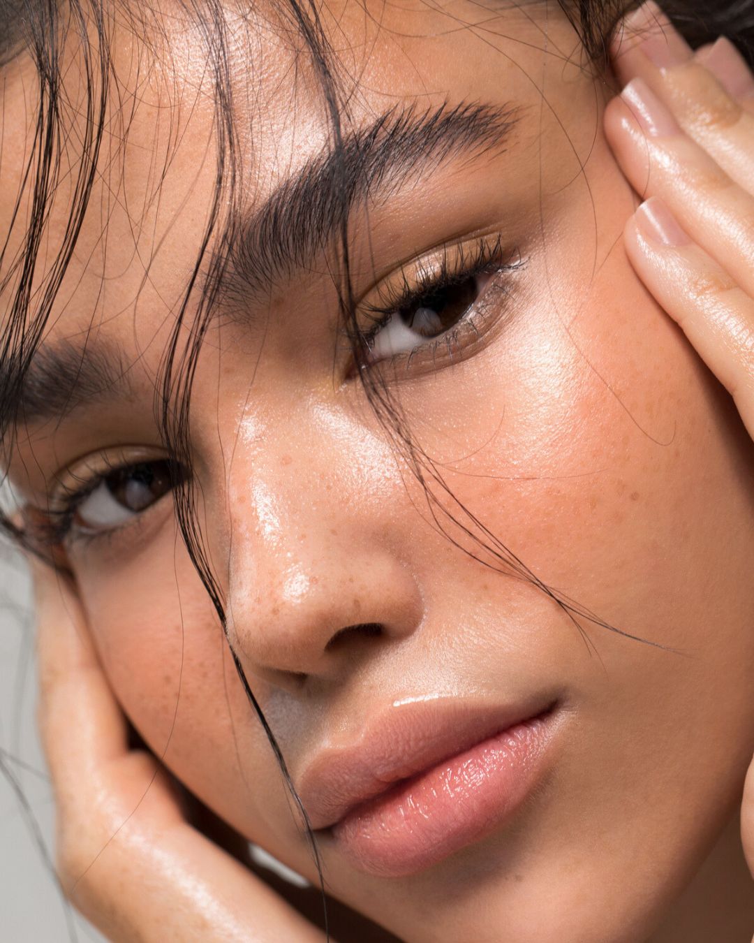 Hyaluronic Clear Finish Eyebrow Hold Serum